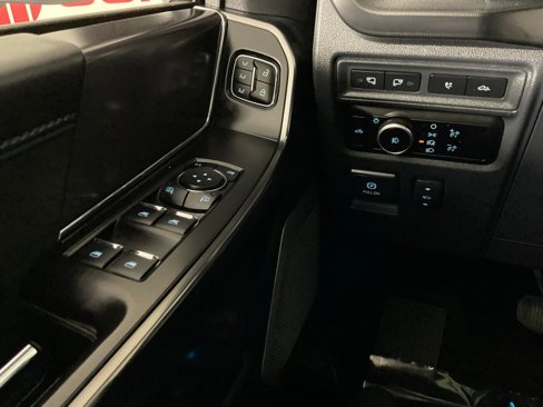 Certified 2024 Ford F150 Platinum w/ FX4 Off-Road Package AWD/4WD image 19