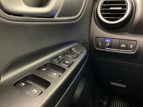 Used 2020 Hyundai Kona Limited FWD image 19