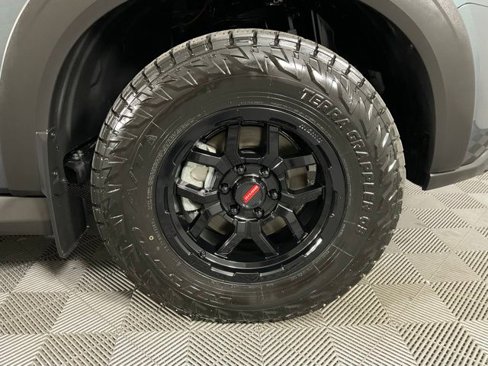 Used 2025 Nissan Armada PRO-4X image 10