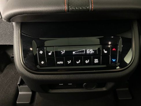 Used 2025 Nissan Armada PRO-4X image 17