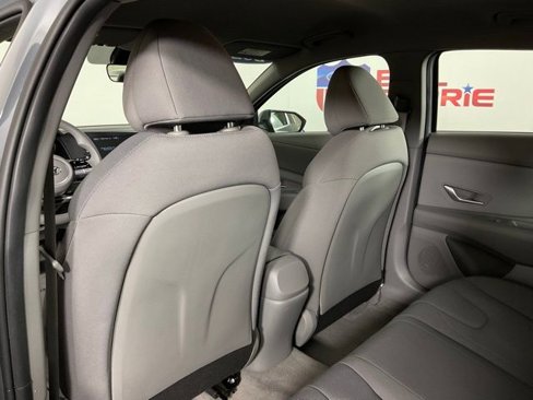 Used 2021 Hyundai Elantra SE image 14