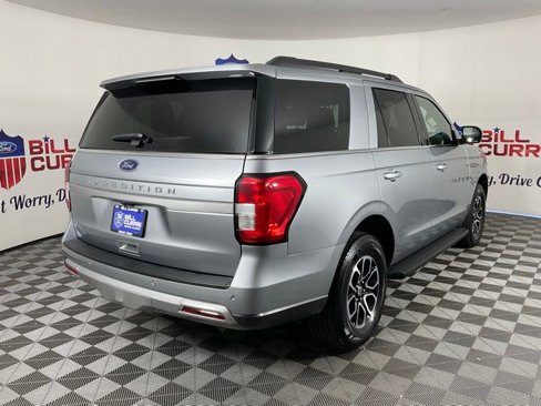 Certified 2024 Ford Expedition XLT image 3