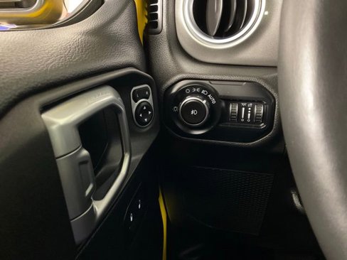 Used 2019 Jeep Wrangler Unlimited Sahara w/ Safety Group image 18