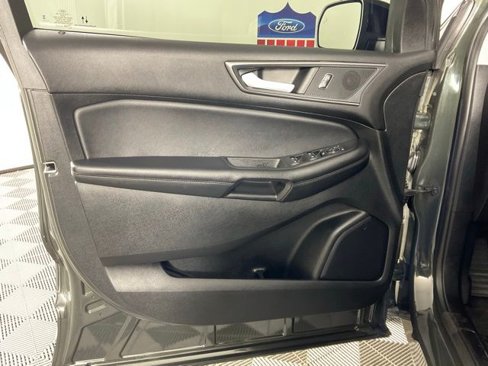 Certified 2023 Ford Edge SE w/ Black Appearance Package image 11