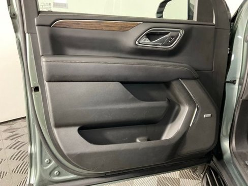 Used 2023 Chevrolet Suburban Premier image 11