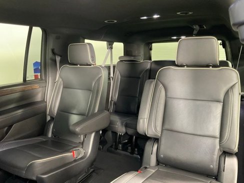 Used 2023 Chevrolet Suburban Premier image 15