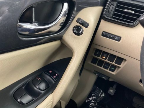 Used 2017 Nissan Rogue FWD w/ Appearance Package image 20