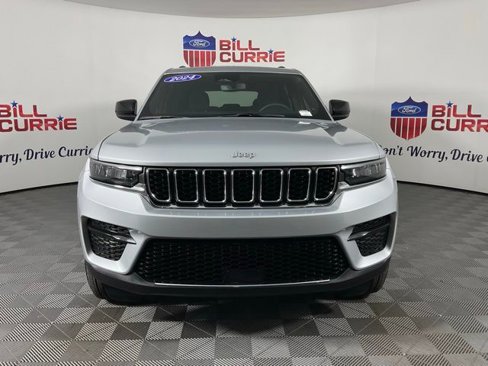 Used 2024 Jeep Grand Cherokee Laredo w/ Trailer Tow Package image 8