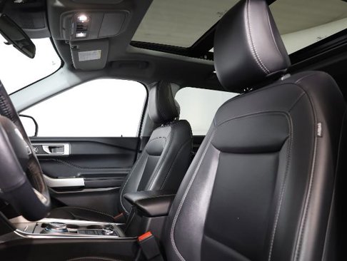 Certified 2023 Ford Explorer XLT w/ Equipment Group 202A image 8