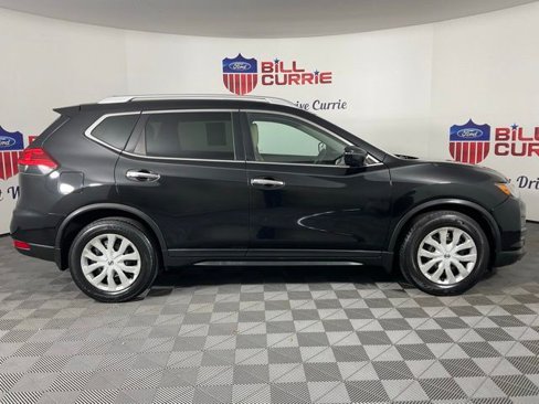 Used 2017 Nissan Rogue FWD w/ Appearance Package image 2