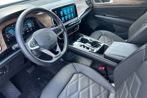 Used 2024 Volkswagen Atlas SE FWD image 12