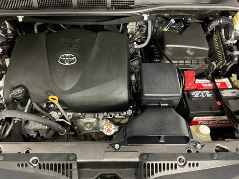 Used 2020 Toyota Sienna L image 9
