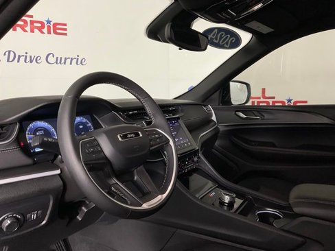 Used 2024 Jeep Grand Cherokee Laredo w/ Trailer Tow Package image 13