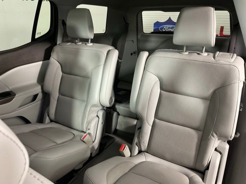 Used 2017 GMC Acadia SLT w/ LPO, Cargo Package FWD image 16