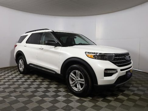 Certified 2023 Ford Explorer XLT w/ Equipment Group 202A image 4