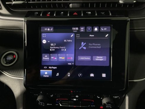 Used 2024 Jeep Grand Cherokee Laredo w/ Trailer Tow Package image 22