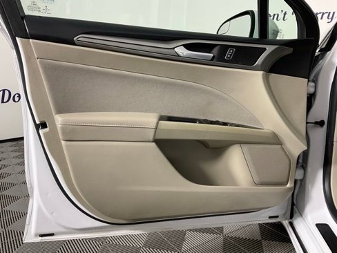 Certified 2017 Ford Fusion SE image 12