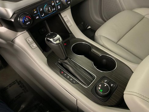 Used 2017 GMC Acadia SLT w/ LPO, Cargo Package FWD image 18