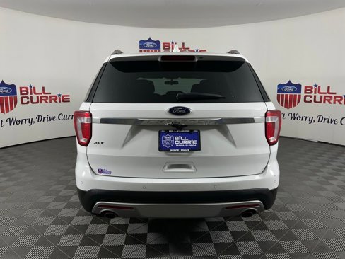 Certified 2017 Ford Explorer XLT FWD image 4
