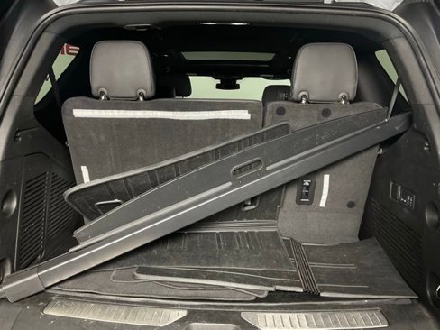 Used 2024 Chevrolet Tahoe Z71 w/ Luxury Package image 11