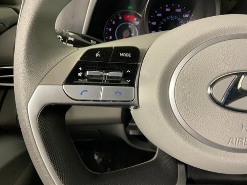 Used 2021 Hyundai Elantra SE image 22