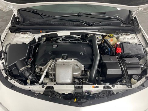 Used 2018 Chevrolet Malibu Premier w/ Premier Sun and Wheel Package FWD image 9