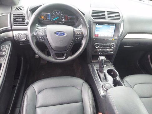 Certified 2018 Ford Explorer XLT image 12