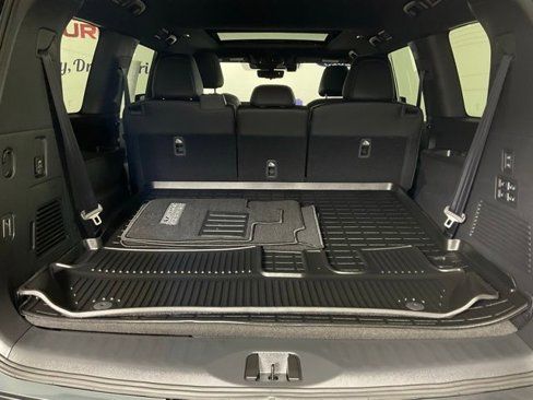 Used 2025 Nissan Armada PRO-4X image 11