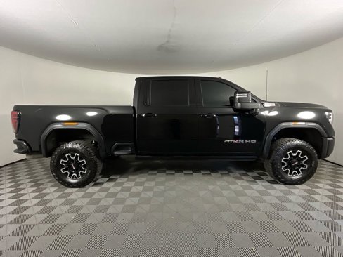 Used 2024 GMC Sierra 2500 AT4X image 2