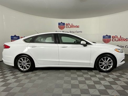 Certified 2017 Ford Fusion SE image 2