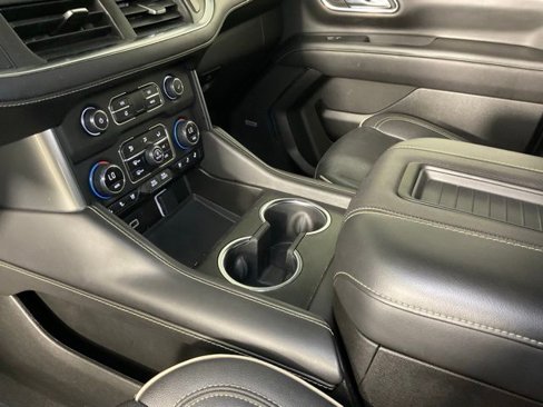 Used 2023 Chevrolet Suburban Premier image 18