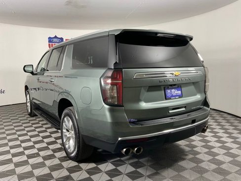 Used 2023 Chevrolet Suburban Premier image 4