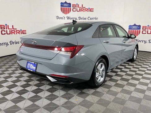 Used 2021 Hyundai Elantra SE image 3