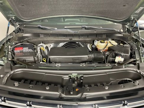 Used 2023 Chevrolet Suburban Premier image 8