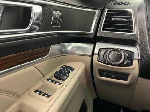 Certified 2019 Ford Explorer Limited w/ Class III Trailer Tow Package FWD image 19