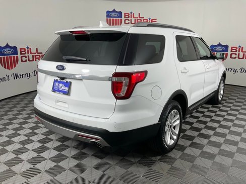 Certified 2017 Ford Explorer XLT FWD image 3