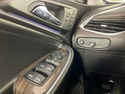 Used 2018 Chevrolet Malibu Premier w/ Premier Sun and Wheel Package FWD image 20