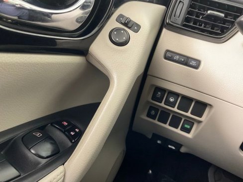 Used 2019 Nissan Rogue Sport FWD w/ Premium Package image 20