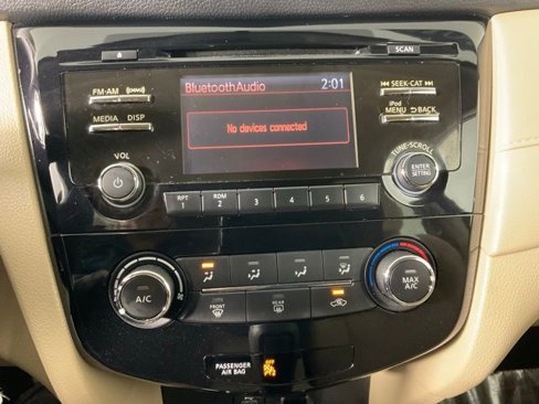 Used 2017 Nissan Rogue FWD w/ Appearance Package image 18