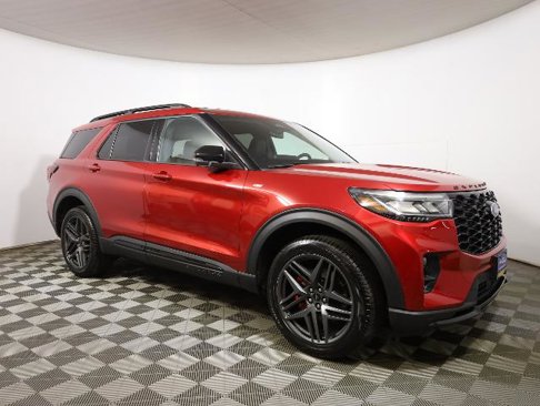 Certified 2025 Ford Explorer ST-Line w/ Premium Package image 4