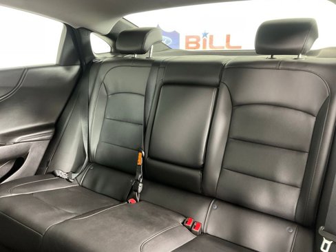 Used 2018 Chevrolet Malibu Premier w/ Premier Sun and Wheel Package FWD image 16
