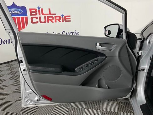 Used 2018 Kia Forte LX w/ LX Rear Camera Package image 12