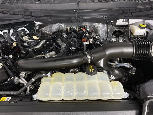 Certified 2024 Ford F150 Platinum w/ FX4 Off-Road Package AWD/4WD image 9