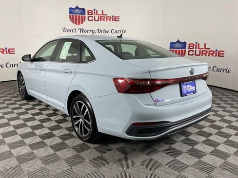 Used 2025 Volkswagen Jetta SE image 5