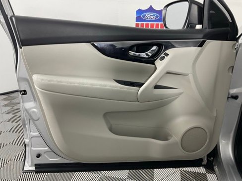 Used 2019 Nissan Rogue Sport FWD w/ Premium Package image 12