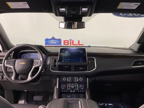 Used 2023 Chevrolet Suburban Premier image 17