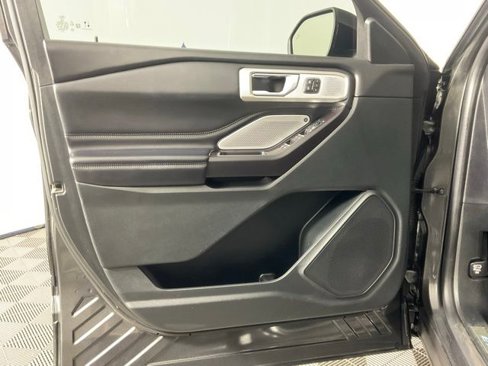 Certified 2020 Ford Explorer Platinum w/ Premium Technology Package image 11