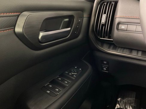 Used 2025 Nissan Armada PRO-4X image 20