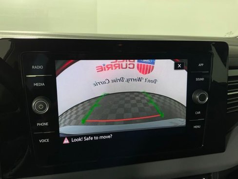 Used 2025 Volkswagen Jetta SE image 22