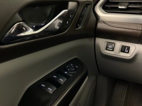 Used 2017 GMC Acadia SLT w/ LPO, Cargo Package FWD image 19